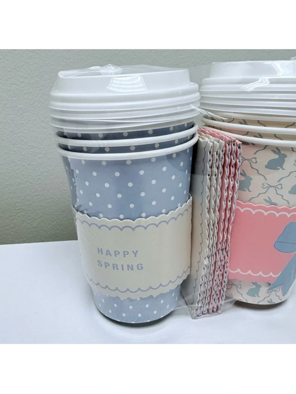 New! Bunnies and Polka Dots 8 ct Disposable Paper Cups with Lids, 14 oz